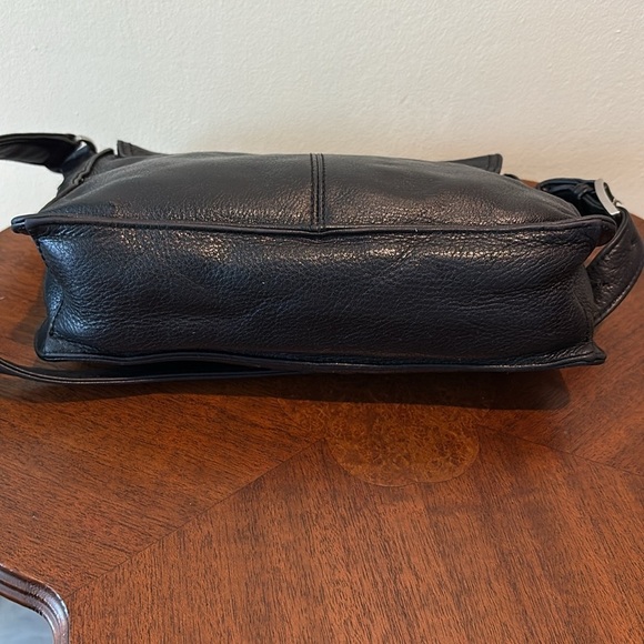 Tommy Hilfiger  shoulder bag  satchel
Pebbled leather  Black  brushed Silvertone - Picture 12 of 16